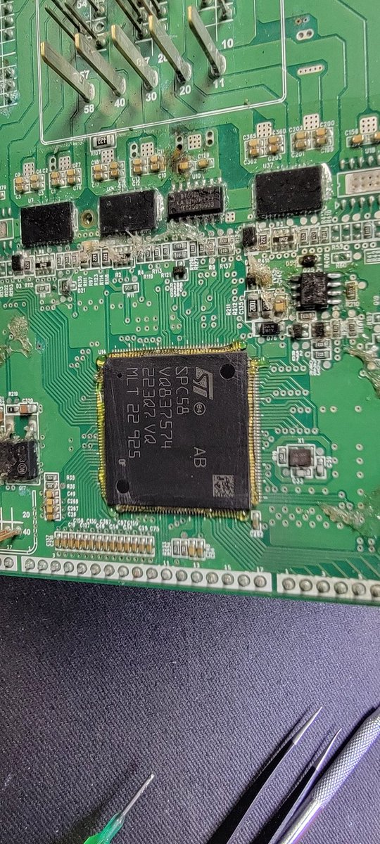 Attempt to remove? It's gonna be difficult but needed for the replacement board just so I don't have to re-program this chip with a Jtag. I currently don't have a working jtag for this setup unfortunately