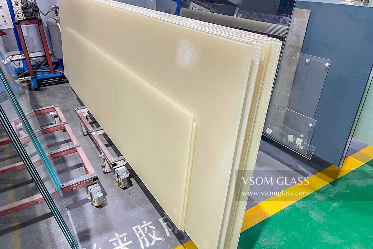 Yellow color ribbed glass for partition by Vsom team.

If need any more information, kindly contact with me :icy@vsomglass.com.

#ribbedglass

#vsomglass

#yellowglass

#patternedglass

#partitionglass

#glasswall

#figuredglass 

#flutedglass

#texturedglass

#buildingglass