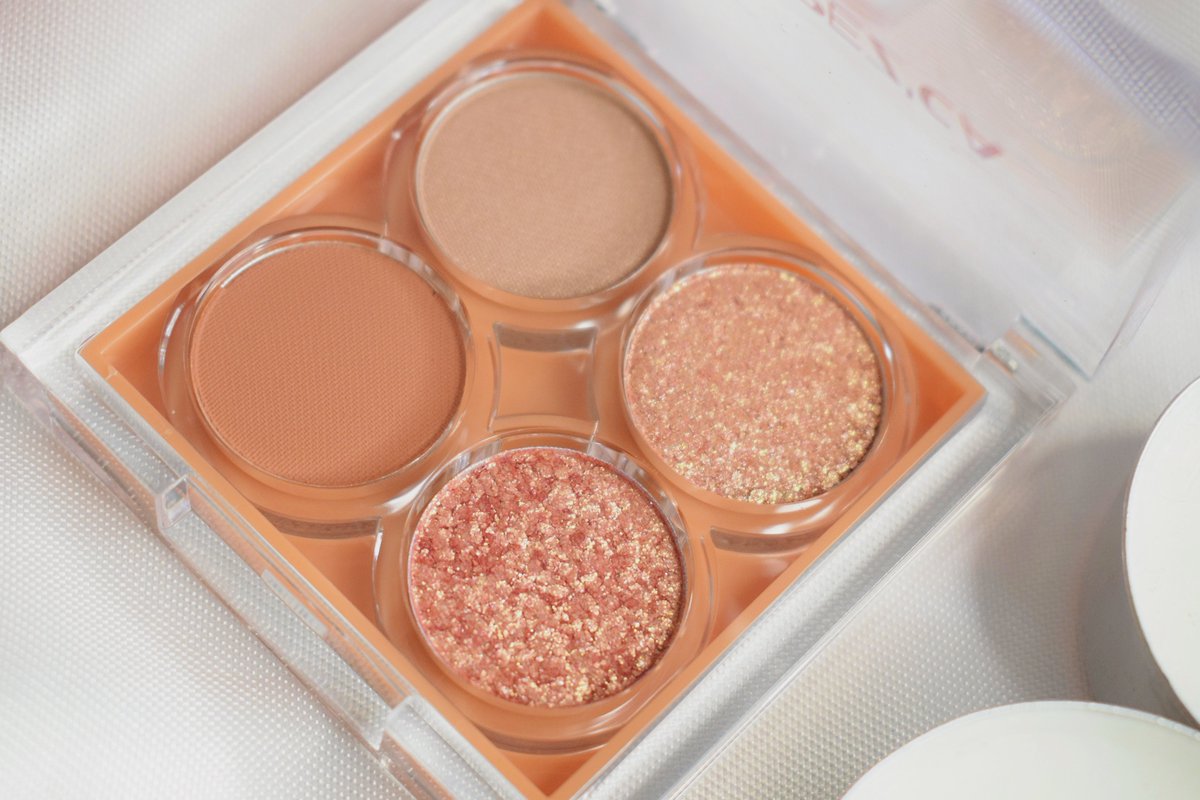 Siriperr's tweet photo. Eye Palette ที่อยากจะมารีวิวในวันนี้คือของ #merrazca แก สีสวยมากกก เห็นสีแบบนี้ใช้ได้ทุกวัน แต่งได้หลายลุคเลย แล้วมีครบทั้งเนื้อชิมเมอร์ กลิตเตอร์ แมตต์ เกลี่ยง่าย สีเข้มชัดติดทน ราคา 189 -. ขนาดเล็กพกพาสะดวก ใช้ได้นาน บอกเลยว่าต้องไปตำ ที่ 7-11 https://t.co/zIFznB049b