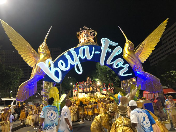 BeijaFlorReal's tweet photo. Estão curtindo a Soberana, passarinhos?  #Beijaflor2023 #GlobelezaBeijaFlor💙🤍 https://t.co/ktl0lTAn5P