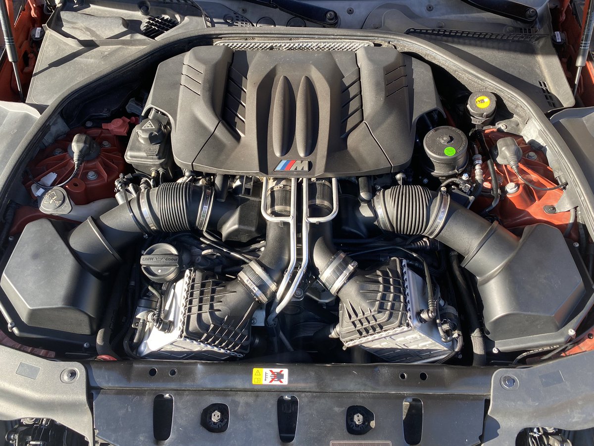 m6_f13's tweet image. 2023/02/20
BMW M6(F13)クーペ納車されました

FRでじゃじゃ馬な4.4L V8ツインターボ
サキールオレンジも綺麗で最高です😊

若輩者ですが皆様どうぞよろしくお願い致します🙇‍♂️🙇‍♂️

#F13M6 #M6クーペ #S63B44B