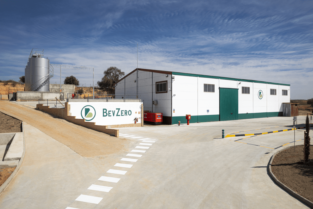 europawire's tweet photo. The BevZero Spain office, located in the heart of Spain’s wine country, has been actively updating their facility and focusing on environmental initiatives in order to align corporate values and serve their customers https://t.co/xjUVV0HdJC #dealcoholization #ISO14001 https://t.co/NNSZdGWXbF