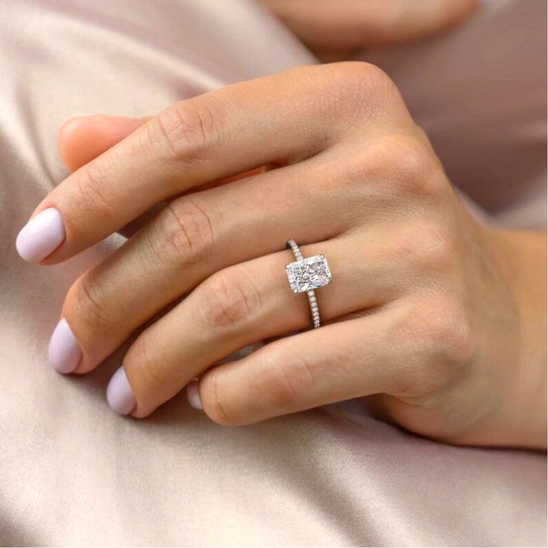 theorsajewels's tweet image. An exquisite diamond that radiates a love that&apos;s pure and true 💍✨
.
.
#simplering #modernring #aestheticjewelry #christmasgifts #engagementring #weddingring #labcreateddiamond #promisering #anniversaryring #solitairering