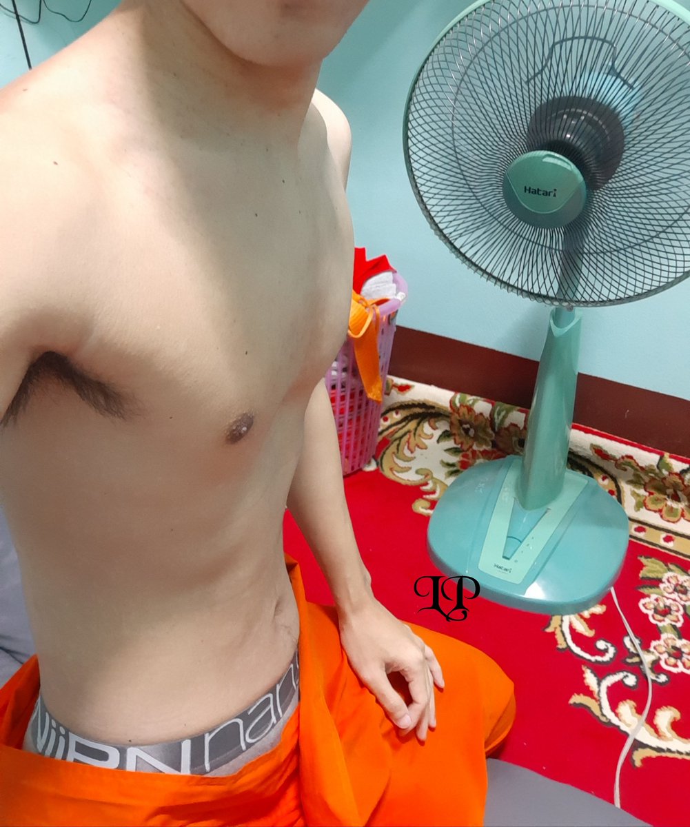 Hony57088468's tweet photo. If you want to meet, come in my room https://t.co/IxZkLWNZgr