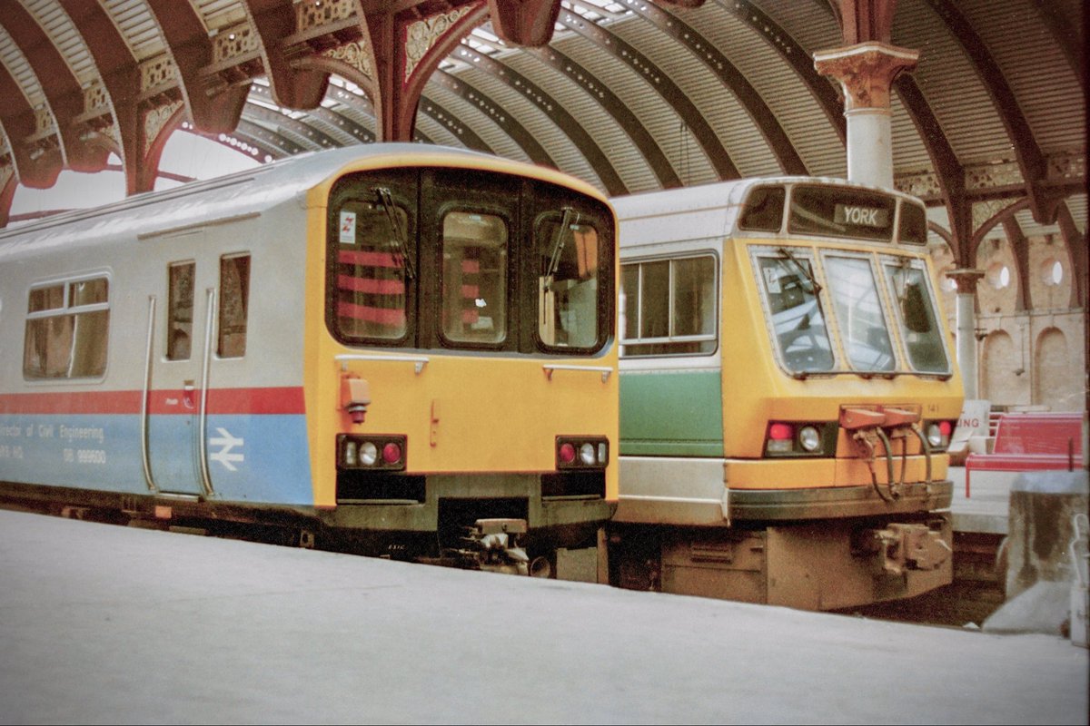 miles_chains's tweet image. The Track Recording Unit seen in its early livery sits alongside a Green and Cream WYPTE liveried 141. The line the 150 is on is no longer there, it was removed when York was electrified. #Class150 #Class141 #Sprinter #Railbus #WYPTE #TrackRecordingUnit #York