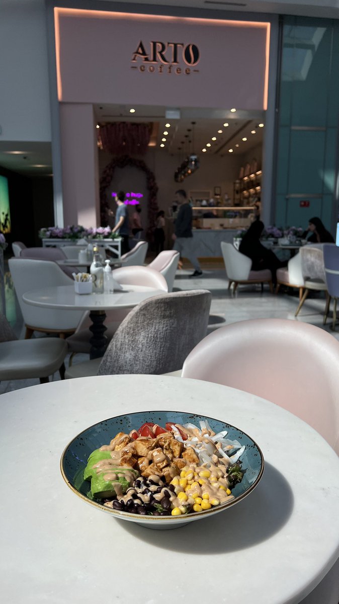 arto_coffee's tweet photo. Barbecue chicken salad 🥗 

Between the crispy onions, smoky corn and black beans, and BBQ ranch dressing, I was hooked at first bite.
#salad #artocoffee #coffee #breakfast #healthyfood #dubai #dubaimall #tasty #bestfood #foodie #barbecue #chicken https://t.co/2sfkzvN0pp