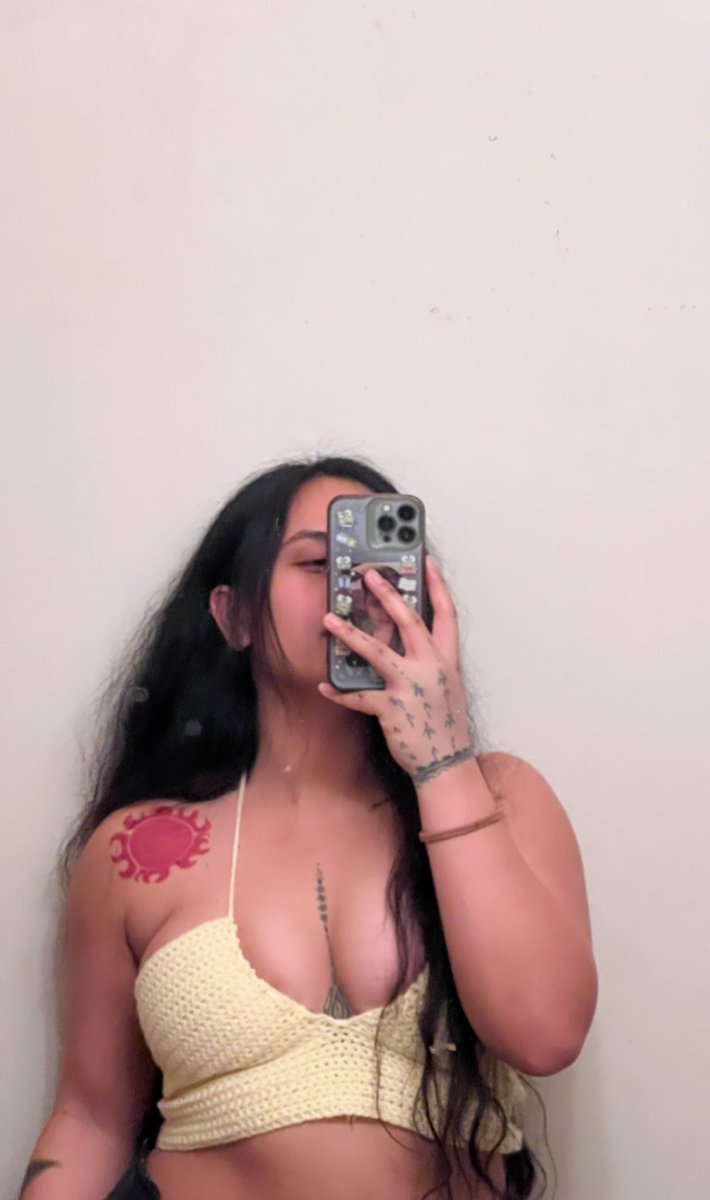 teaching myself how to crochet + I just finished my very first top :)