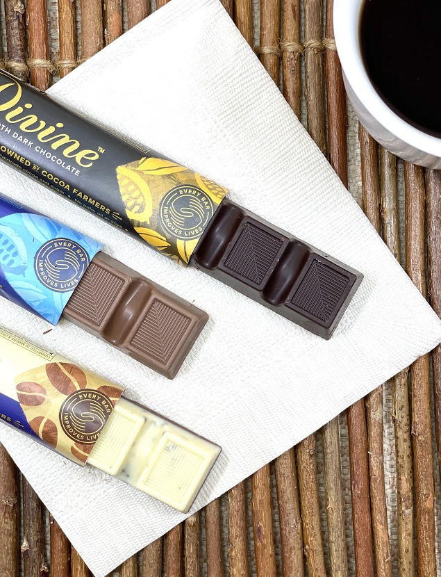 craftaid's tweet image. カカオ農家が経営するDivine社のリッチで濃厚なフェアトレードチョコたち。是非お試しください！

■70%ダーク
■ミルク
■カプチーノ
各410円（税込）
▽フェアトレードショップ「クラフトエイド」
craftaid.jp/?mode=cate&amp;amp;cbi…

#バレンタイン過ぎちゃったけどチョコが食べたい
#フェアトレード