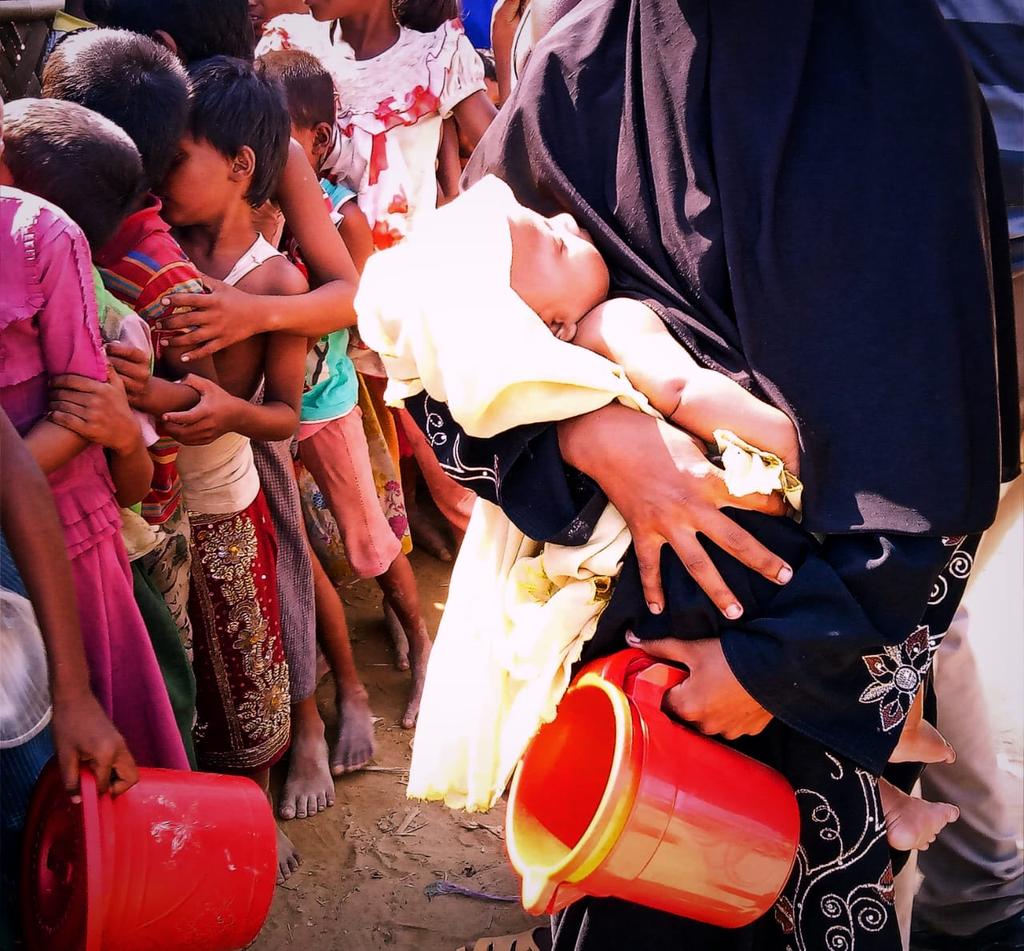 Rohingyatographer Magazine (@rohingyamakzin) on Twitter photo Rohingya Food Crisis
WFP is reducing food rations for #Rohingya Refugees in Cox's Bazar, Bangladesh.
Without proper access to food, children will be unable to attend school and may suffer from malnutrition and other health problems.
#RohingyaCrisis #Children
📸 <a href="/kalamabul408/">Abul kalam Photographer in Bangladesh</a> Rohingya Food Crisis
WFP is reducing food rations for #Rohingya Refugees in Cox's Bazar, Bangladesh.
Without proper access to food, children will be unable to attend school and may suffer from malnutrition and other health problems.
#RohingyaCrisis #Children
📸 <a href="/kalamabul408/">Abul kalam Photographer in Bangladesh</a>