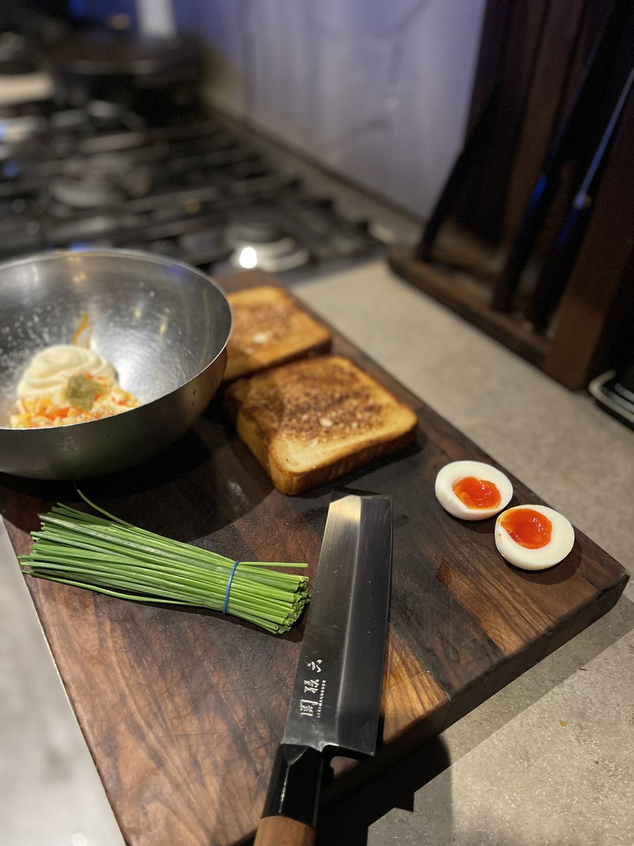 cona_restaurant's tweet photo. Tamago Sando 🇯🇵
A Timeless snack you can find in every convenience store in Japan.
The filling is creamy and bursting with a rich egg-yolk flavor!!!
#homesnack https://t.co/L81ZqaWXV1