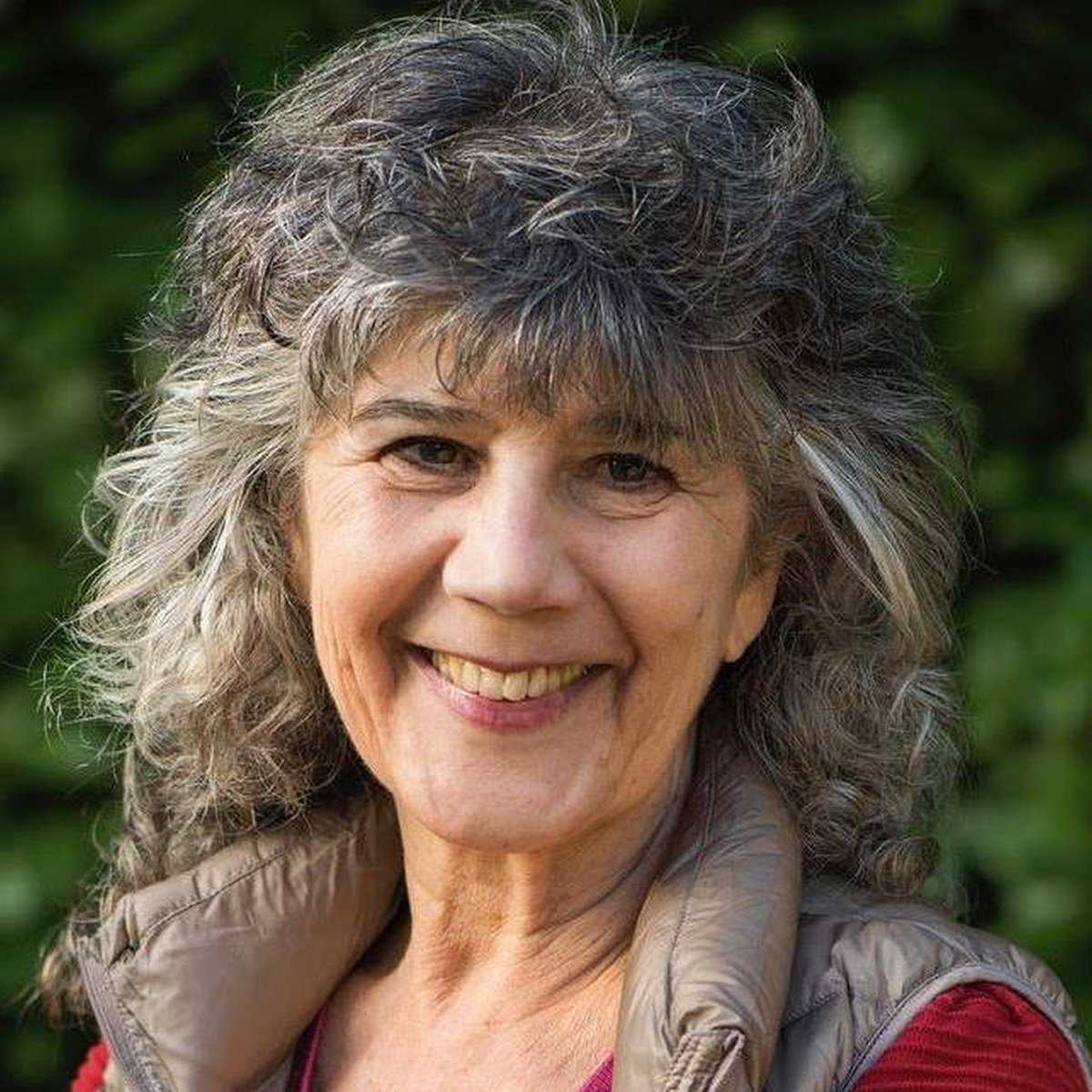 Hella en Freek de Jonge zijn zondagmiddag 7 mei in De Kleine Willem aanwezig bij een documentaire over de creatieve veerkracht van Hella. Na de voorstelling is er ruimte voor een nagesprek met Hella en Freek. tinyurl.com/4pkrf7k6