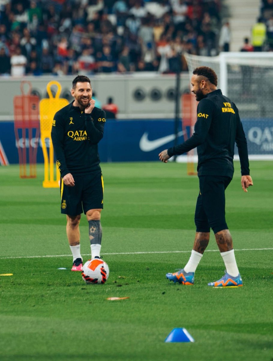 fcbfn_live's tweet photo. 🚨 Manchester City have eyes on PSG duo Neymar Jr &amp; Leo Messi. The saga is about to get interesting.

😱 https://t.co/6SpQ8VZnut