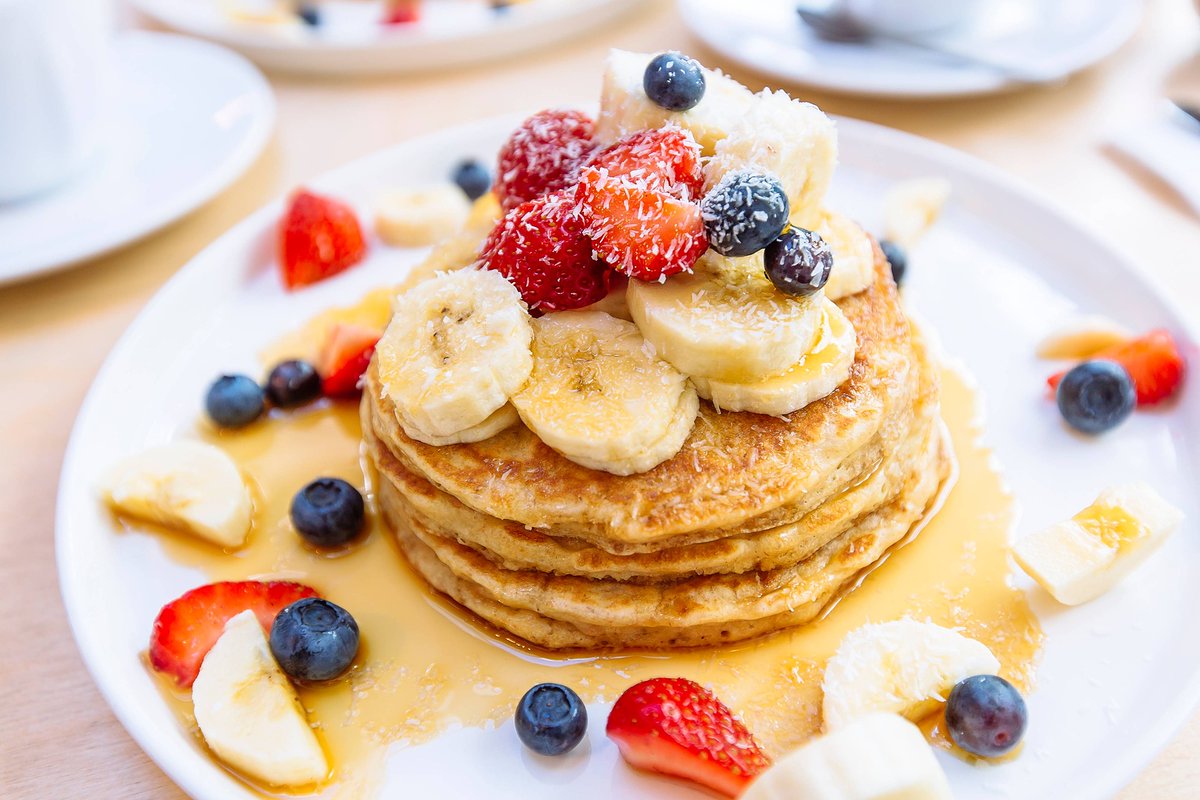 HolidayInnBMTH's tweet photo. Happy Pancake Day - Do you enjoy yours with Berries? Bananas? Chocolate? Maple Syrup? or just plain with lemon and sugar? Staying with us in the near future? Holiday Inn Bournemouth offers pancakes as an option as part of our breakfast buffet offering. https://t.co/5eEgvU43fv