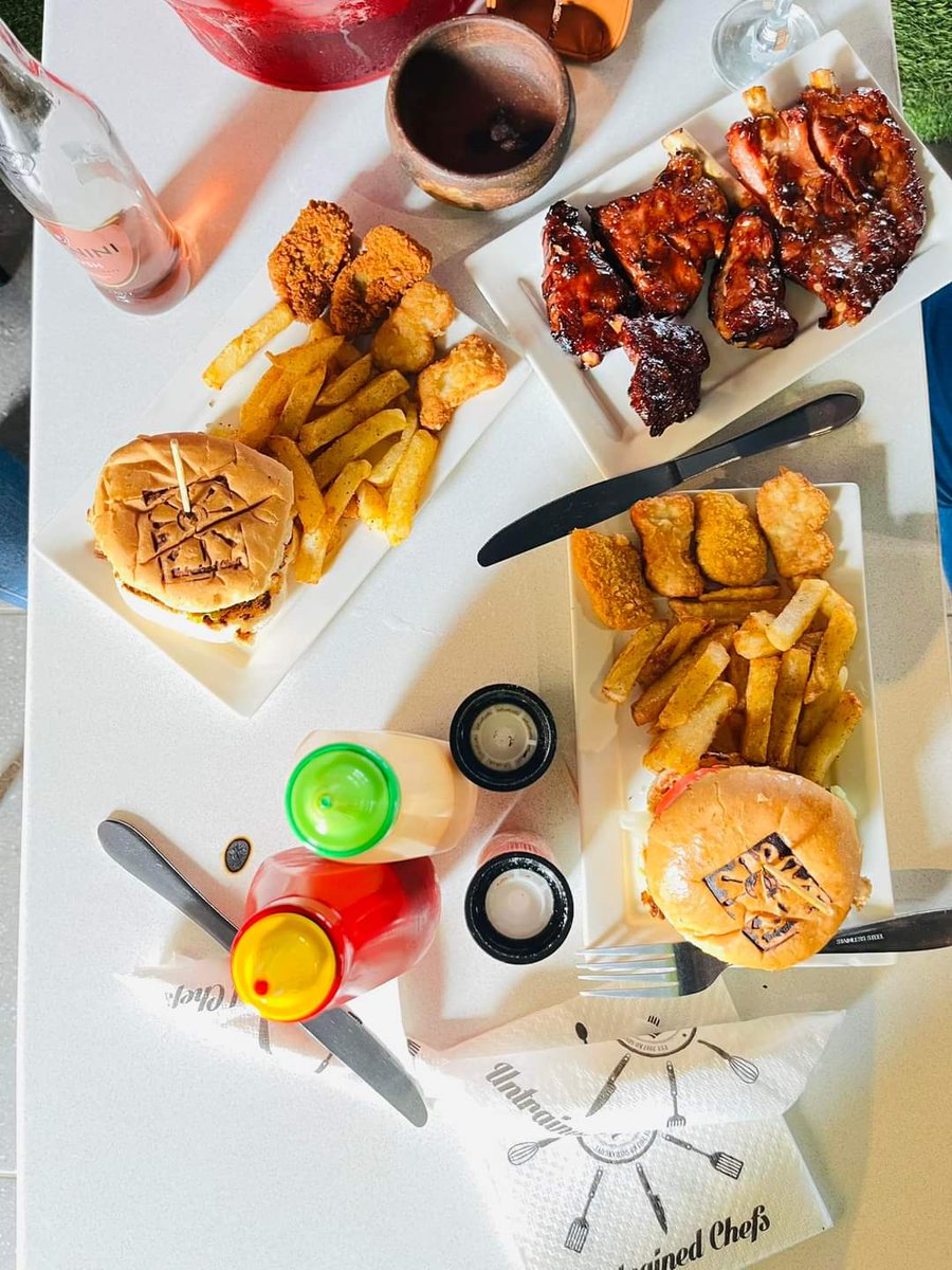 UntrainedChefZa's tweet photo. If you've never had these flavorful Untrained Chefs_ZA meals what are you waiting for? CHOOSE YOUR WINNER
📍1214 BLOCK K SOSHANGUVE 0152 PRETORIA AUBREY MATLALA ROAD 
|#NationalShutdown |Nigerians |Zuma|The Queen |Nota| https://t.co/EWGxRZJmZp