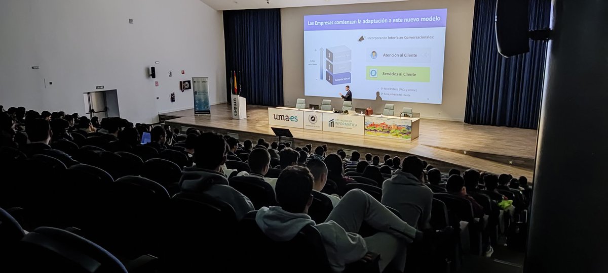 HackersWeek's tweet photo. Hoy comenzamos con la Banca Conversacional a través de la IA y las Prótesis y su impacto https://t.co/GwcFrqaXsO