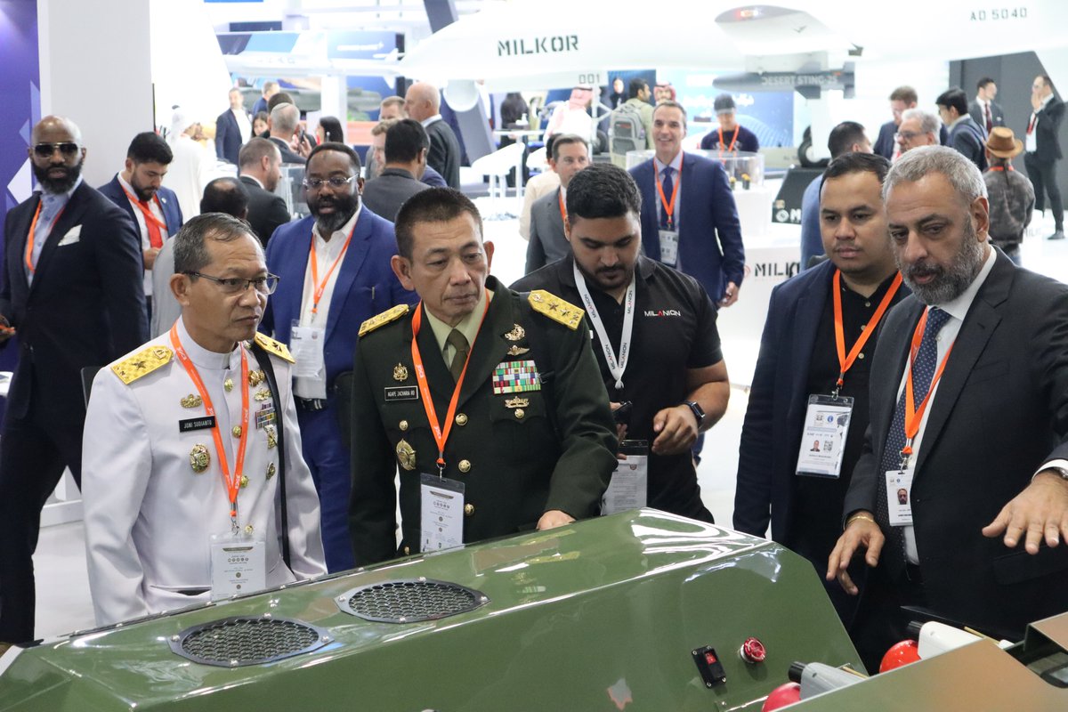 MilanionTech's tweet photo. A busy start to Day 2 of @IDEX_UAE as the @SkylockSystems and @MSPWarbleFly Agema Multi-Launcher continue to draw in delegations to Stand 01-B23.
#idex2023 #mortarsystems #antidrone #loiterinmunition #autonomous https://t.co/Gjhc8roIyi