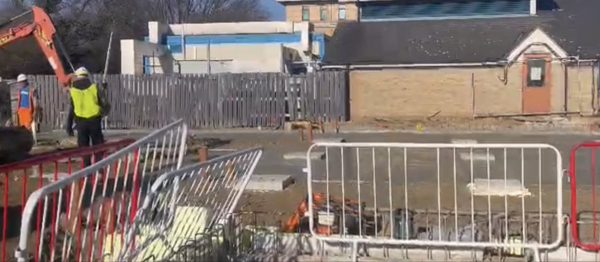 Team_ESNEFT's tweet photo. A very tall crane is arriving at #ColchesterHospital on Monday. 
The crane will start piecing together a series of pre-built modules which will create a new elective orthopaedic centre. 
See this week’s Team ESNEFT News for details, including how roads on site will be affected. https://t.co/bta9xKMZhz