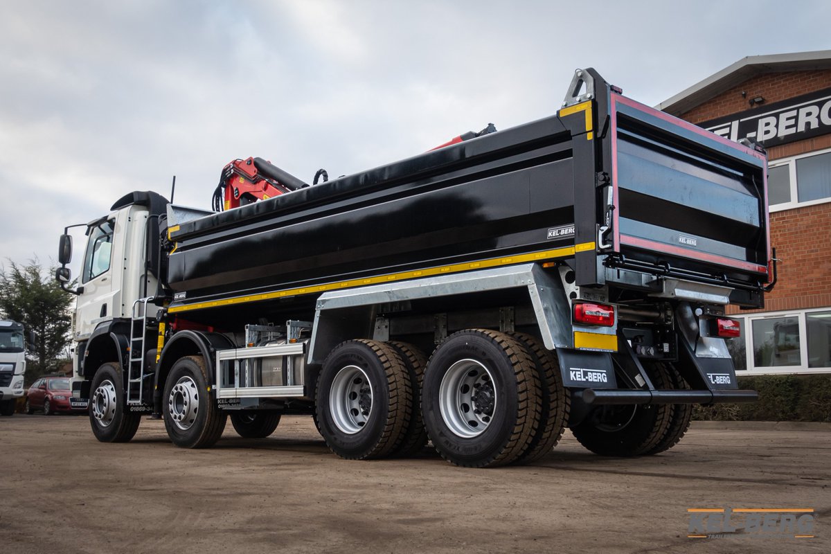 Exciting delivery to S&amp;R Construction Ltd in #Birmingham! Two new DAF CF450 8x4's with #kelberg &amp; #Thompson Grab Loader equipment, 4-way cameras, wacker carrier &amp; strobe lights. Thank you, Steven, for choosing Kel-Berg. Learn more at kelberg.com or call 01869 343 511.