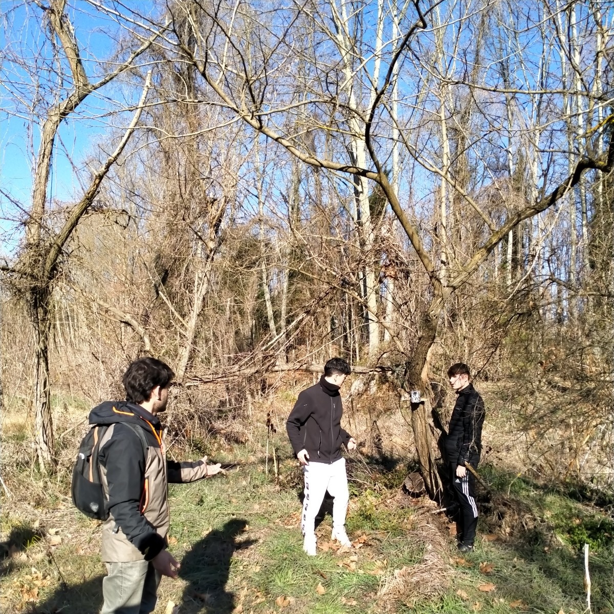 felis_ichn's tweet photo. Recentment hem dut a terme jornades de formació destinades a divulgar les dues metodologies que més utilitzem!🧐 Amb l'alumnat de l'Escola Forestal de Santa Coloma vam fer un curs de fototrampeig📷 i amb l'equip de guardes dels parcs de Marina i Montnegre, un taller de rastres🐾 https://t.co/xMPLDfrvd7