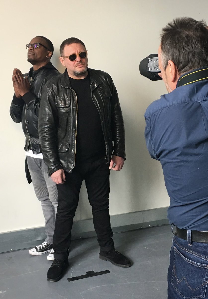 officialswr's tweet photo. Shaun and Kermit - London 2017. Black Grape Q Magazine shoot for the Pop Voodoo album with photographer Tom Sheehan ๐โ๐ป๐
.
๐ท: Anita Heryet
.
#BlackGrape #ShaunRyder #KermitLeveridge #PopVoodoo #QMagazine #TomSheehan https://t.co/YyIFVo66rw