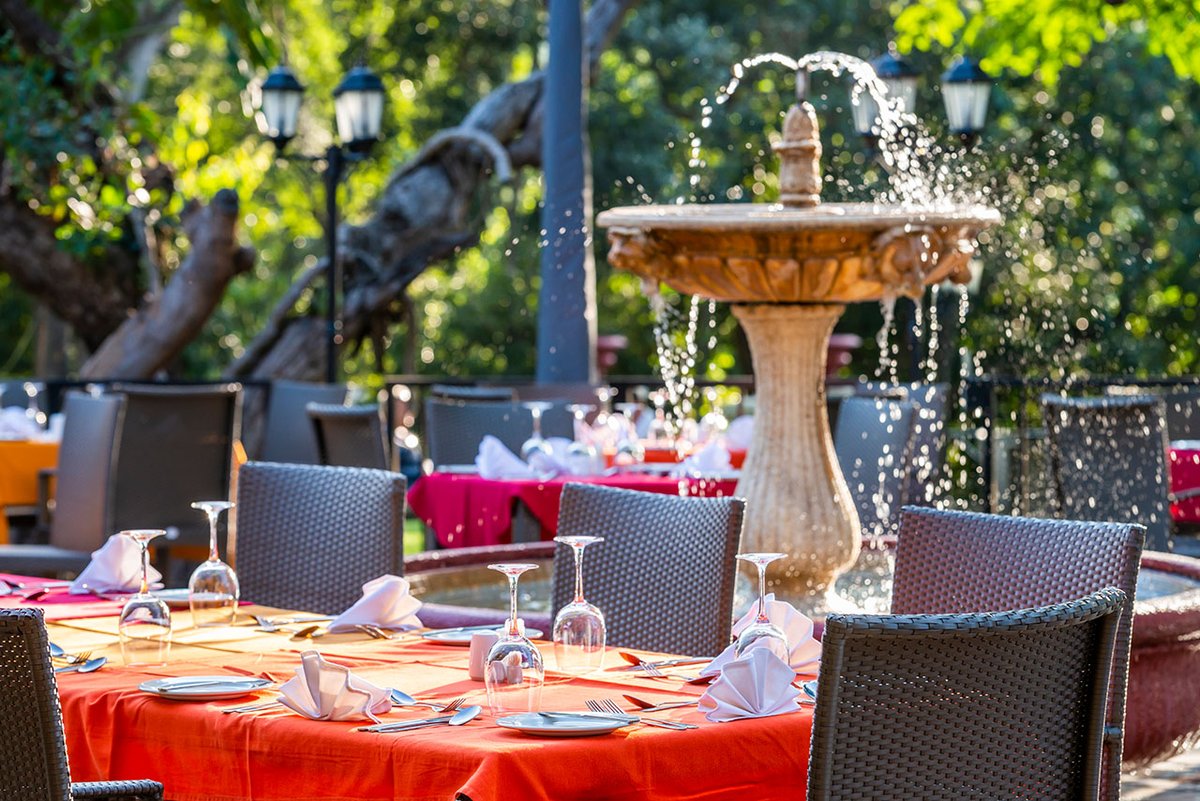 CasaDoSolHotel's tweet photo. Enjoy the chorus of birds singing from the canopies of the trees, while tucking into a meal at the Cozinha Velha Restaurant, which is open daily for breakfast, lunch &amp; dinner. https://t.co/Cfmx0DDdpl