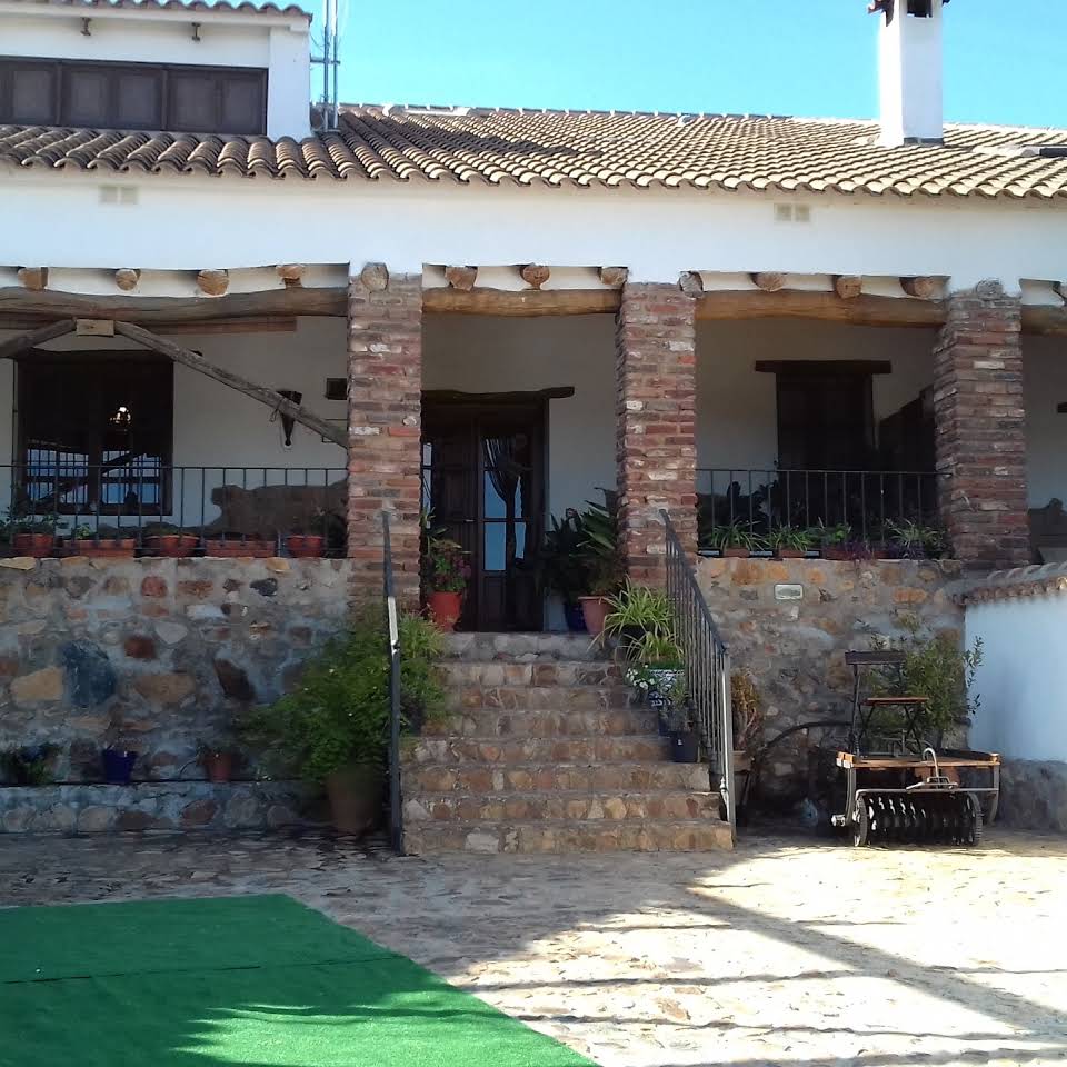 TierrasCordoba's tweet photo. 👉 Piérdete unos días en la aldea #ElArcornocal #FuenteOvejuna en #CasaRural #ElTrillo, un entorno perfecto para ir con la familia o amigos en el que la belleza del paisaje motiva a realizar turismo rural activo y ocio en la #naturaleza.
Infórmate 👉 https://t.co/TFblRqDibA https://t.co/mHBlJrZdnP