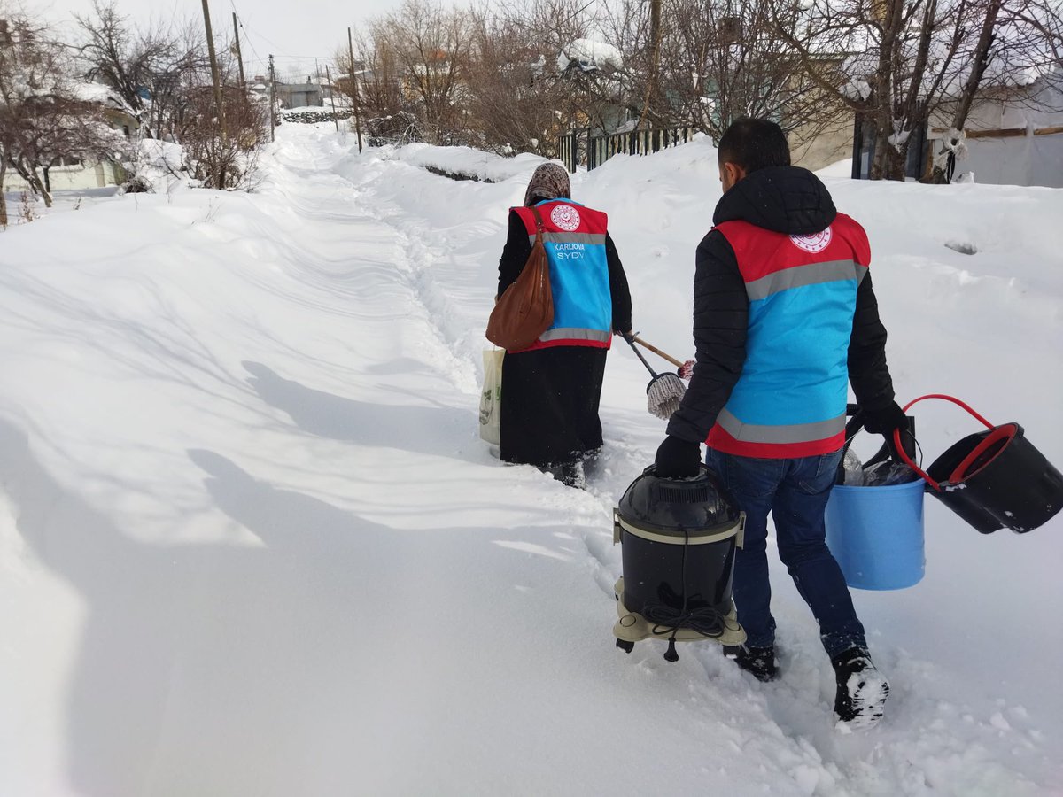 KarliovaD's tweet photo. Vefa personellerimiz,her zaman her yerde her koşulda Yaşlı ve Engelli vatandaşlarımızın ihtiyaçlarını aksatmadan yerine getirmeye devam ediyor. #millivefa #ulusalvefa @tcailesosyal @bingolvaliligi @karliovakaymakm @ashb_sygm @mehmetdem_25 @ozgurdegirmenc https://t.co/XLYHuIA8Vg