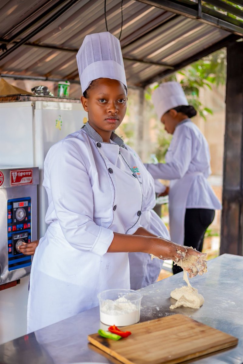 thechefhenry's tweet image. Whether you&apos;re a seasoned chef or just starting out, there&apos;s always something new to learn in the world of cooking. That&apos;s what makes culinary mastery so exciting! #foodeducation #culinarylearning #foodskills #cookingtips