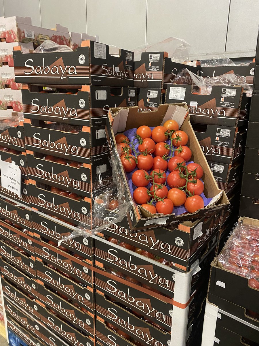 ClivesCorner's tweet photo. More #fakenews on @U105radio news at 8am !  Tomato shortage in UK shops Only if you shop in the wrong shops . #shoplocal @TPBelfast @BelTel @BBCNewsNI https://t.co/exEXSYwW87