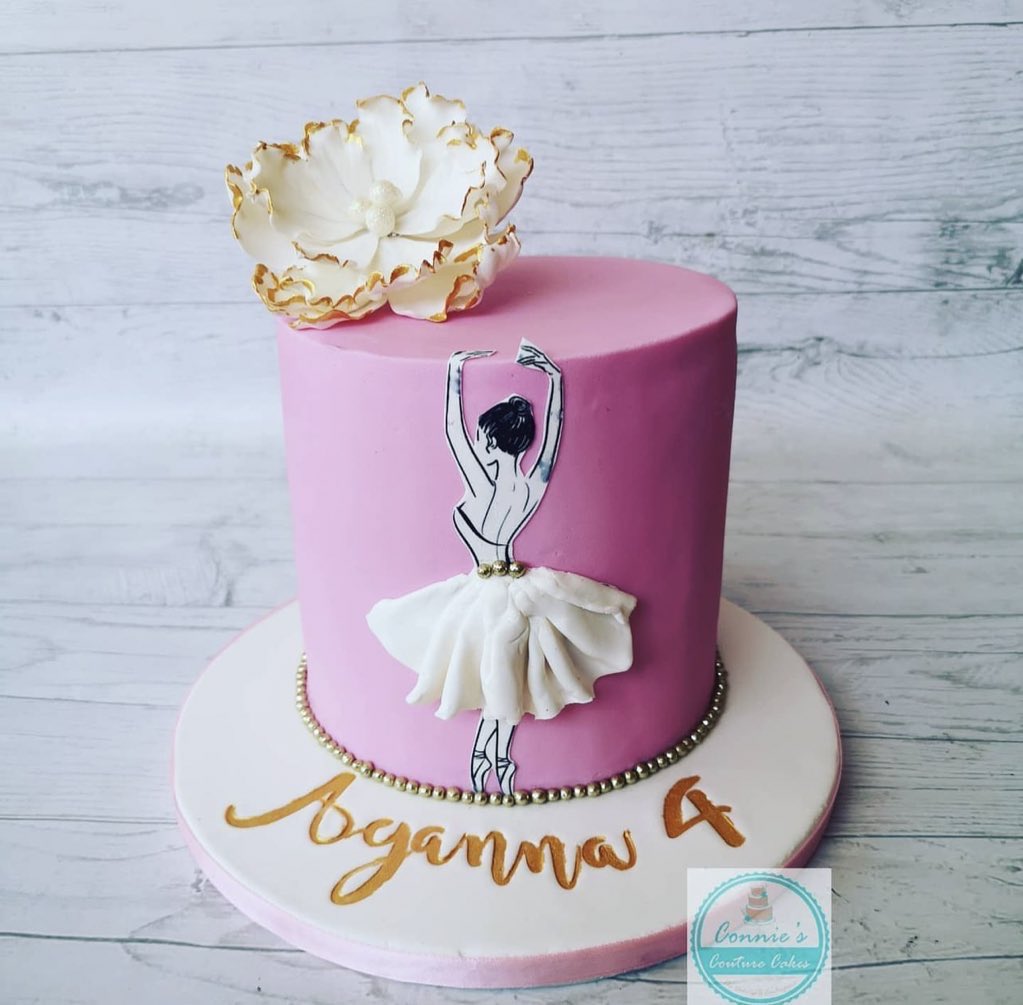 Conniescouturecakes tweet media