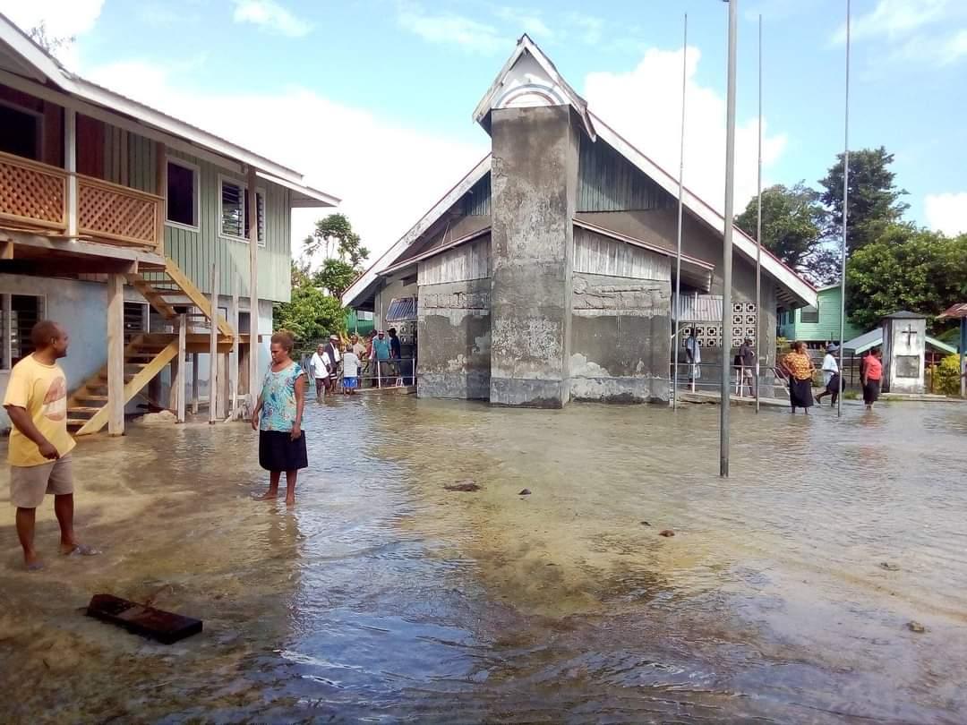 ronald_toitoona's tweet photo. OUR ISLANDS ARE SINKING|

These are photos taken yesterday on the devastation caused by rising sea level to my home Islands of Kwai &amp; Ngongosila, in the Eastern region of Malaita Province, Solomon Islands.

📸 Victor Suraniu Mafane https://t.co/lBOP5wPV1H