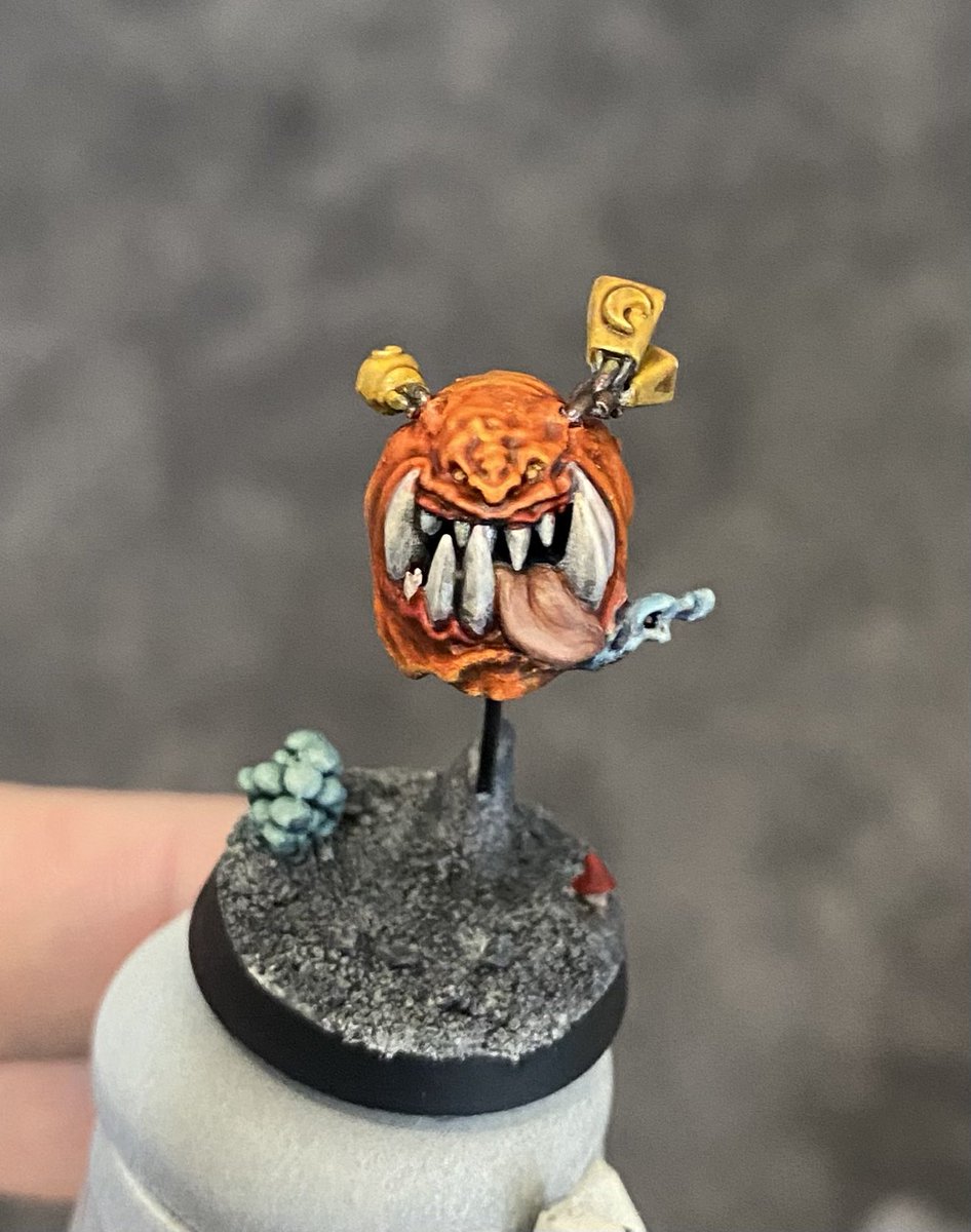 KrrNiGit's tweet photo. Ran out of agrax just as I was painting the teefs… Nuln oil is a poor substitute #warhamemrcommunity #gloomspitegitz https://t.co/SA6KVzjtX2