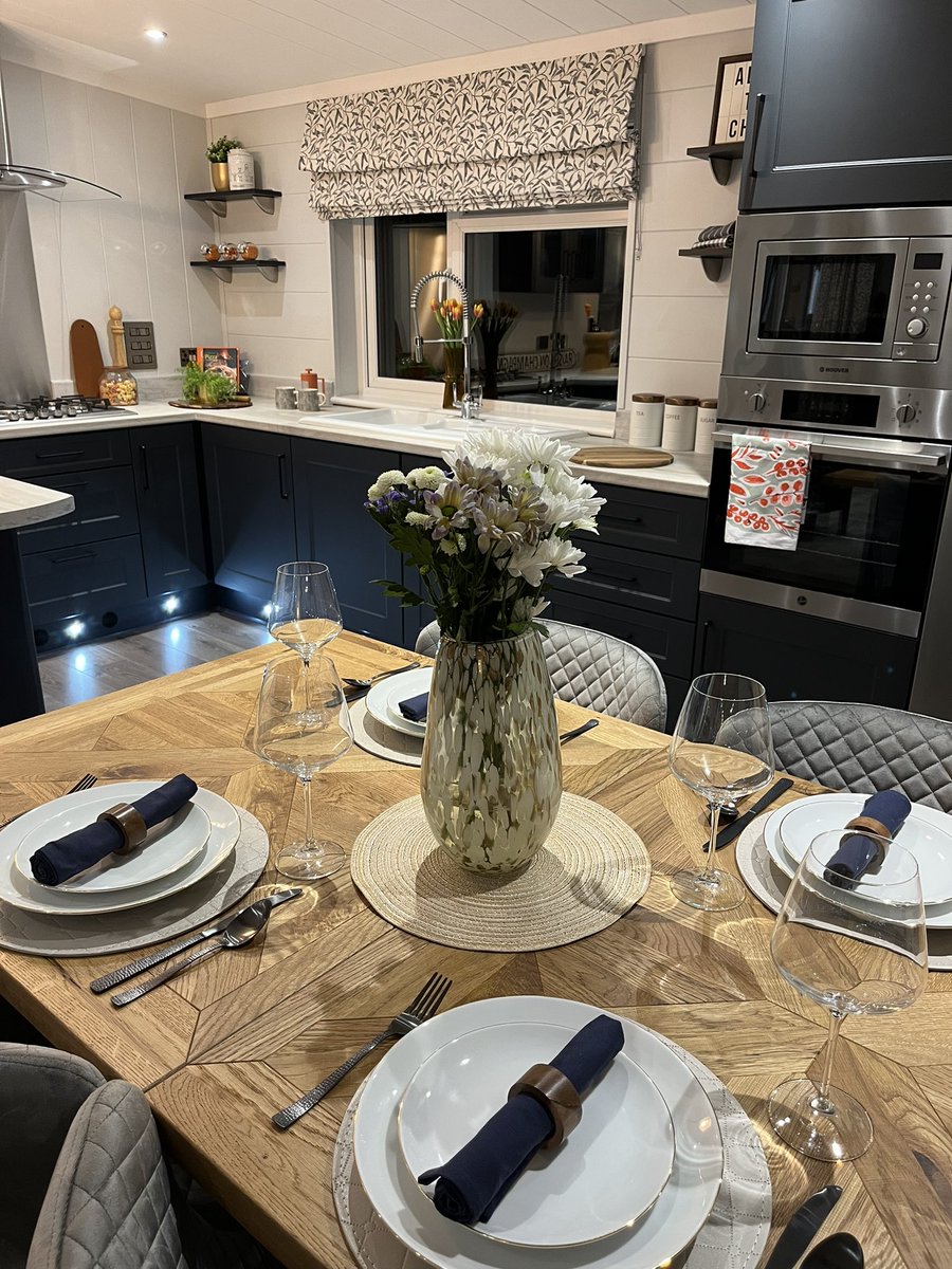 DressPacks's tweet photo. @DressPacks A sneaky peak before the show opens! 2 lodges, 1 park home and 2 caravans all looking amazing!  #lodges #caravans #parkhomes #holidayparks #dresspacks #dresspacksolutions #ccmshow #attentiontodetail https://t.co/YpgJahQabr