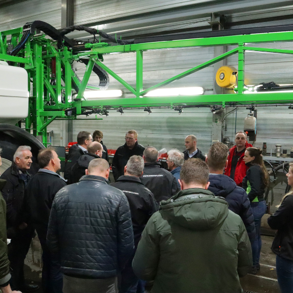 BBLeap_NL's tweet photo. De eerste #CHD Leap Edition is klaar en rolt deze week de fabriek uit! Een Leap Edition is niet alleen de #LeapBox spuittechnologie, maar gaat nog iets verder met de integratie. In het geval van de CHD Leap Edition zorgt BBLeap ook voor de centrale aansturing van de spuit. #Farm https://t.co/9J2Ujum853