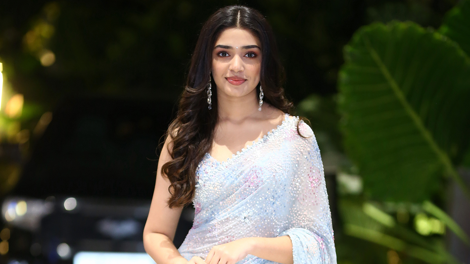 What was her big-screen breakout? Hot Heroine Krithi Shetty in sleeveless Saree | iiQ8 Actress Entertainment