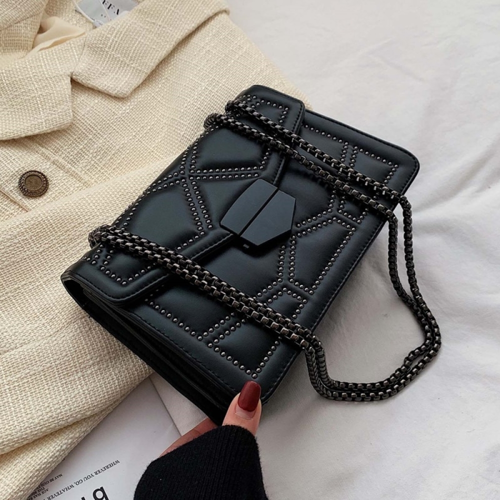 simply_staples's tweet photo. #moda #love Rivet Chain PU Leather Crossbody Bag https://t.co/UQOxFNumfk https://t.co/UA0gklUrkC
