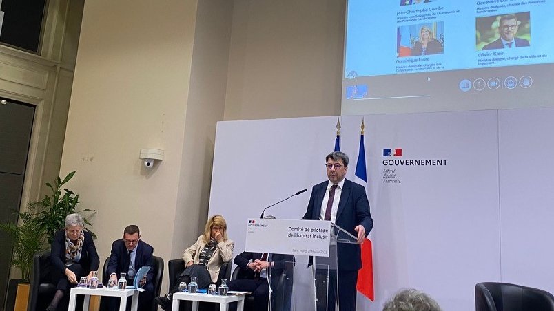 Ce matin, l'Unaf est présente au 3e comité de pilotage de l'habitat inclusif en présence de 4 ministres, pour porter cette solution d'avenir pour les personnes âgées ou handicapées, en plein développement dans les #Udaf. 
#aidantsfamiliaux #familles