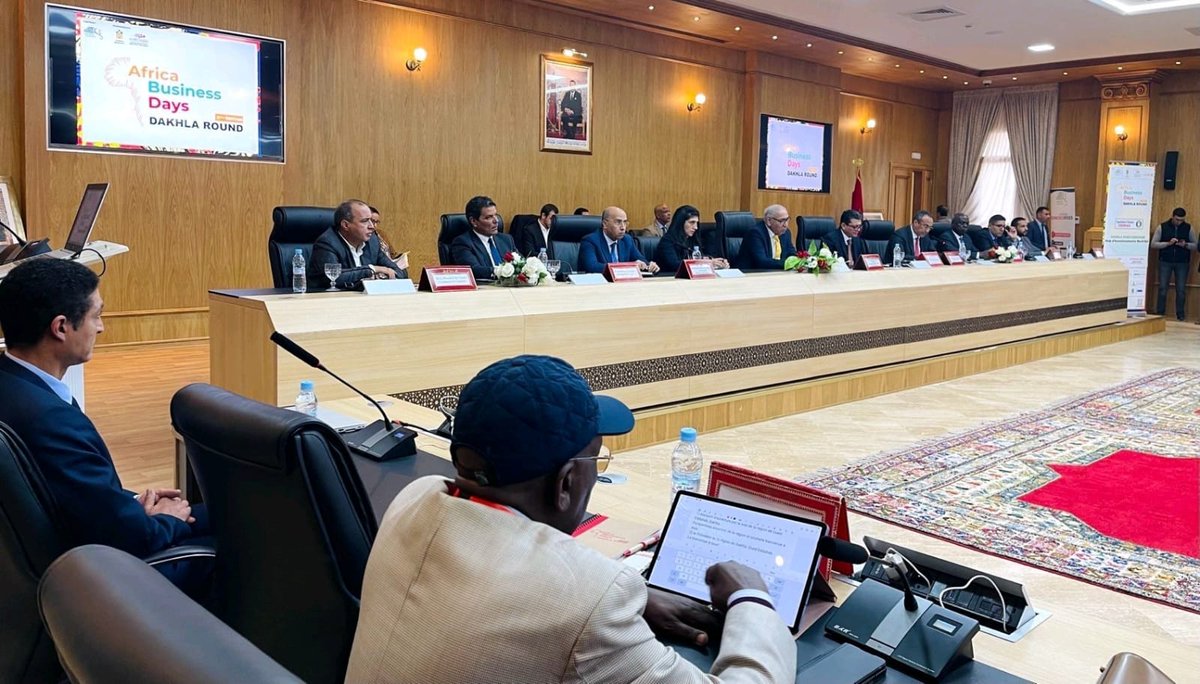 [#Throwback] :
Retour en images sur la participation de Pr. <a href="/bekri_hafsa/">El Bekri Hafsa</a>  et Pr. <a href="/HichamSebti/">Hicham Sebti</a> aux travaux de la deuxième édition des #Africa #Business #Days.

#RI_EMAS_ #MyUEMF #business #africa #commerce #Dakhla #maroc #afrique #cedeao