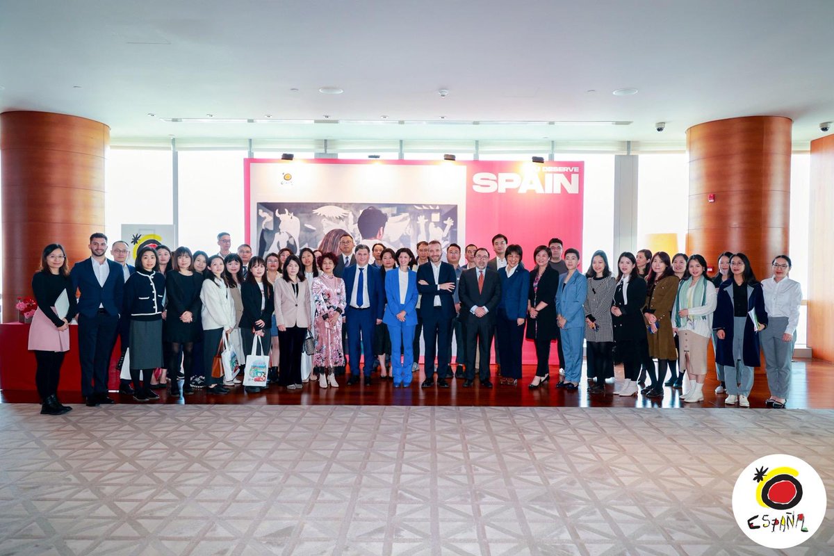 Hoy, estamos en Cantón, presentando  el Plan de Recuperación del Mercado Chino al sector turístico del Sur de China🇨🇳 .
(2º día gira de <a href="/Turespana_/">Turespaña Oficial</a>  en este país)