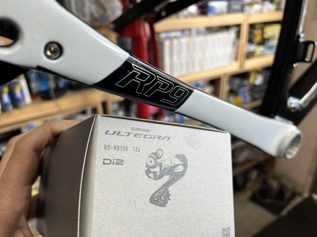 cspopeye's tweet photo. かなりお待たせしておりますバイクがいよいよ着工です。
戦闘機のようなデザイン。めちゃカッコ良いです😍
完成までもうしばらくお待ちください〜

#anchor #BRIGESTONEANCHOR #ロードバイク #ロードバイク好きな人と繋がりたい #ロードバイクのある風景 #自転車生活 #ロードバイク男子 #ultegradi2 https://t.co/ooDXMrb3mF