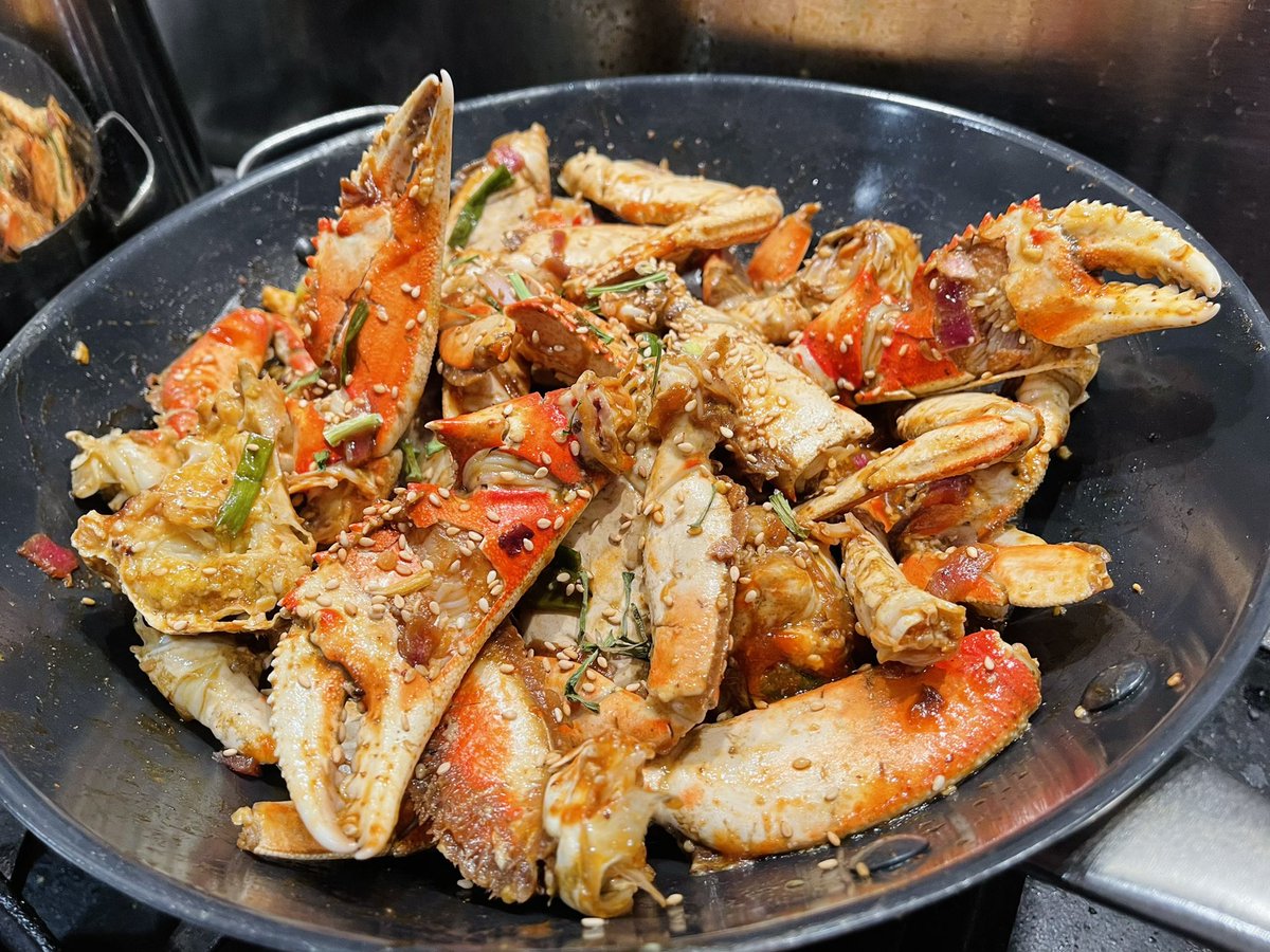 ElaineLeung4's tweet photo. Nothing beats live #Dungeness #Crab🦀 that support our local fisher ppl. Fresh caught this afternoon & in my belly tonight!😂 #Asian Stir Fry #Crabs- family recipe. Thx Savior of Bite Me & #PinkMermaid Holly at #SF #Pier45 @TheWharfSF! Grateful🙏🏽 https://t.co/1uFErK24jB