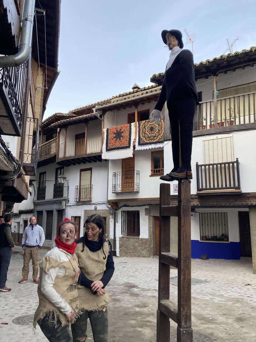 alaveradegredos's tweet photo. #LaVera #Peropalo2023 | Ya estamos en Villanueva para vivir el día grande de carnaval. Los burreros preparados !! 🥁🥁🥁 Cc @corchoquemao https://t.co/BgNPDjWVr5