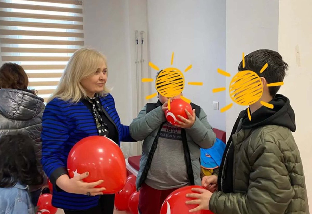 KonyaKad's tweet photo. Ülkem tek yürek ve yüreğimiz yanıyor.
Büyüklerin dertlerini paylaşıp azaltmak, minik yüreklere çocuk olduklarını, tebessümün neşenin en çok onlara yakıştığını hatırlamak, hatırlatmak için gerçekleştirilen etkinliğe vesile olan, emeği geçen herkese teşekkür ederim. https://t.co/Pfxs5YUQI6