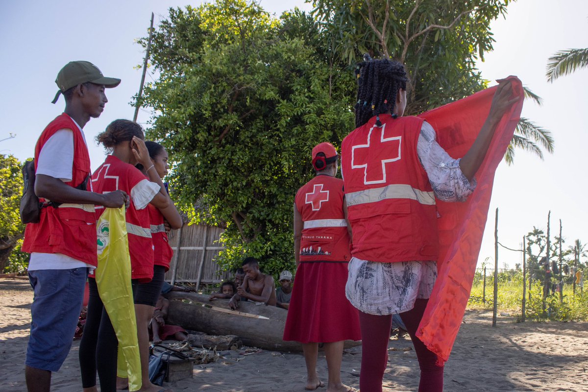 Intense tropical cyclone #Freddy is expected to make landfall tonight in Mananjary #Madagascar.

🔴 Red alert for Vatovavy &amp; Fitovinany regions &amp; few districts in Atsinanana region.
🟡 Yellow alert for 5 regions &amp; 11 districts

<a href="/IFRCAfrica/">IFRC Africa</a> <a href="/MadaRedCross/">Malagasy Red Cross</a> @PIROI_FRC <a href="/BngrcMada/">BNGRC MADAGASCAR</a>