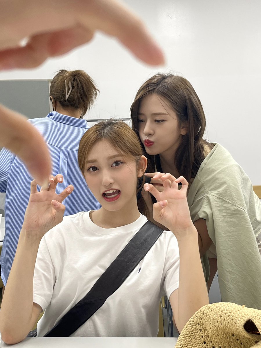 happy dearest birthday (again) our baby hyunseo..! may today treated you well, and may life be good to you. I'll never forget how precious you are to me. let’s keep celebrating birthdays together 💗 also, stop loving nnie so much!! only I'm allowed to love you! <a href="/iveleeseoi/">LEESEO.</a>