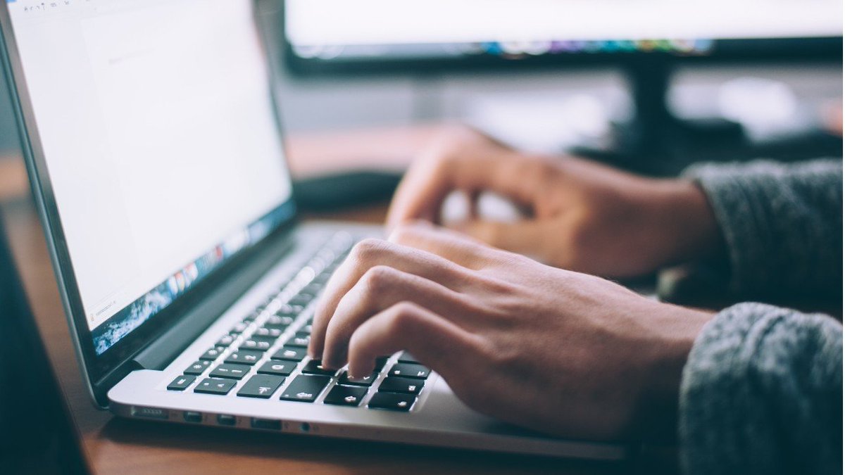 comunebologna's tweet photo. 📜💻 È aperto il bando che permetterà a 25 studenti domiciliati in Emilia-Romagna di frequentare il corso ITS per esperti in #cybersecurity (#sicurezza per applicazioni e infrastrutture informatiche nella PA)
⏳ Iscrizioni fino al 15 marzo
ℹ️ https://t.co/BJ99Fq9D7n #Bologna https://t.co/1p2R1OnlOk