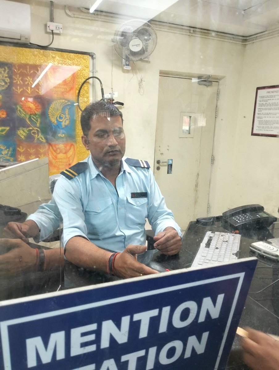 Debottam_1's tweet photo. @RailMinIndia @metrorailwaykol @DakhineshwarMetro stn,ticketcounter staffs AravindSingh+2,keepME&amp;my family waiting for 20min in nameOF5Rs change.When I told dat in beside counter it's full ofCOINShe told it's not my counter&amp;same responseBYbeside counter whenIasked them2support https://t.co/MtydKX1cWl