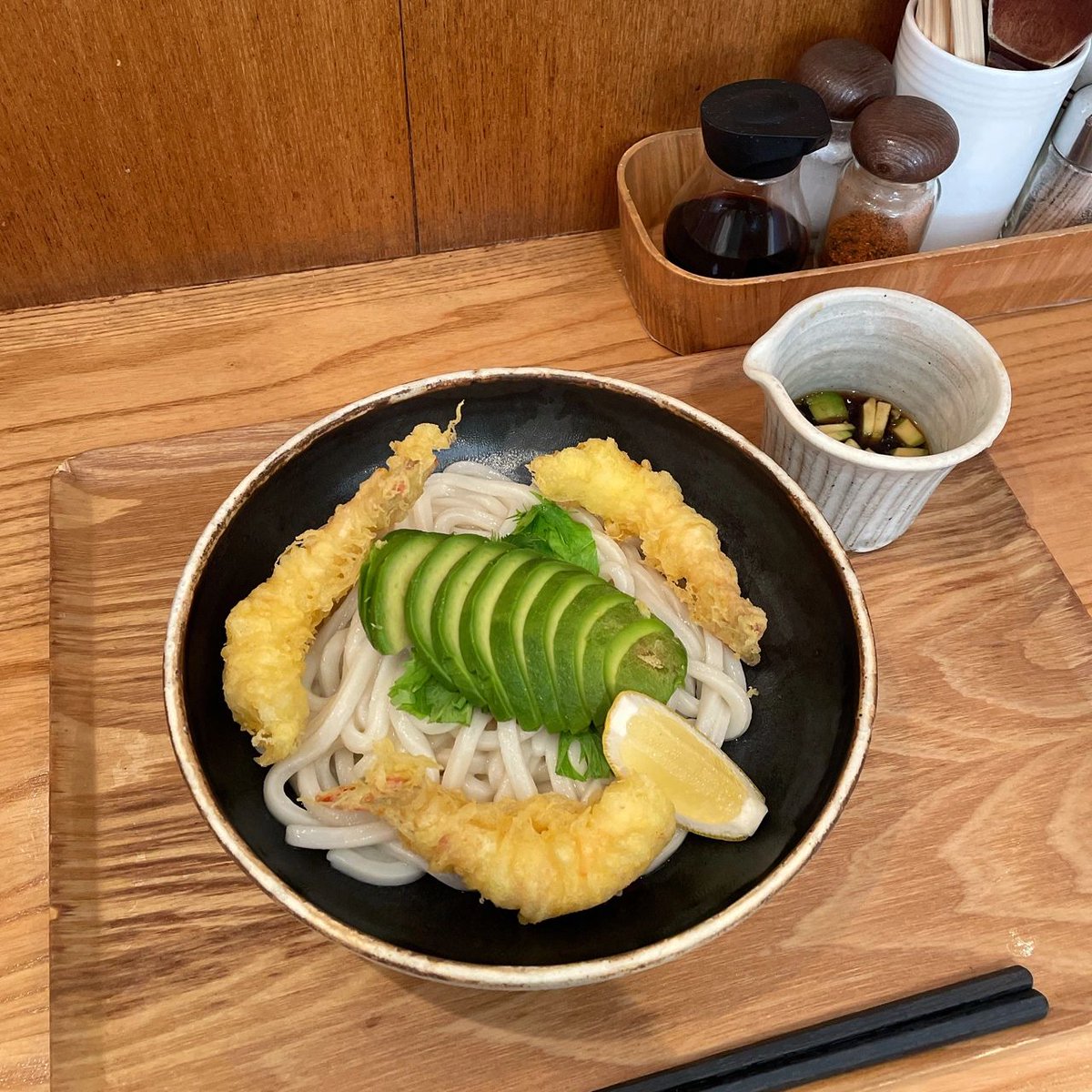 アボカドとエビフライの天ぷらのうどんです🥰
本当に美味しいですね(´▽`ʃ♡ƪ)
これからちょくちょく来ます🙋‍♀️

#えびのてんぷら
#うどんうどん