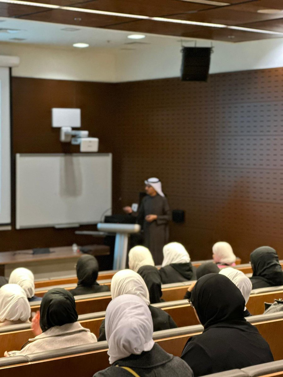 تشرفت بتقديم محاضرة لطلبة مشاريع التخرج EE497 من قسم الهندسة الكهربائية عن/

طريقة كتابة التقرير وتجهيز العرض المرئي

بالتعاون مع اللجنة الثقافية والاجتماعية والمحاضرات العلمية في القسم