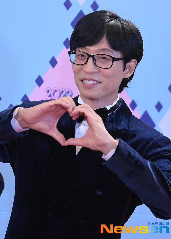 Sayhi_Korea's tweet photo. 💗 พิธีกรชื่อดัง "#ยูแจซอก" บริจาคเงินจำนวน 50 ล้านวอนให้กับองค์กร G Foundation เพื่อช่วยเหลือและซัพพอร์ตเรื่องของการแจกผ้าอนามัยฟรีกับให้สตรีในเกาหลีใต้
.
#YooJaesuk
#GFoundation https://t.co/GG9L7i9S6K